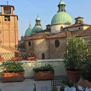 la-loggia-al-duomo-treviso.hotelinveneto.com/